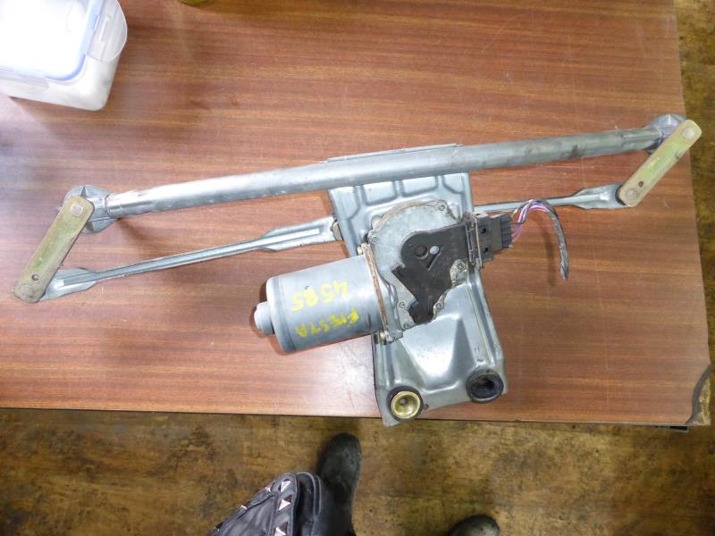 Moteur essuie glace avant