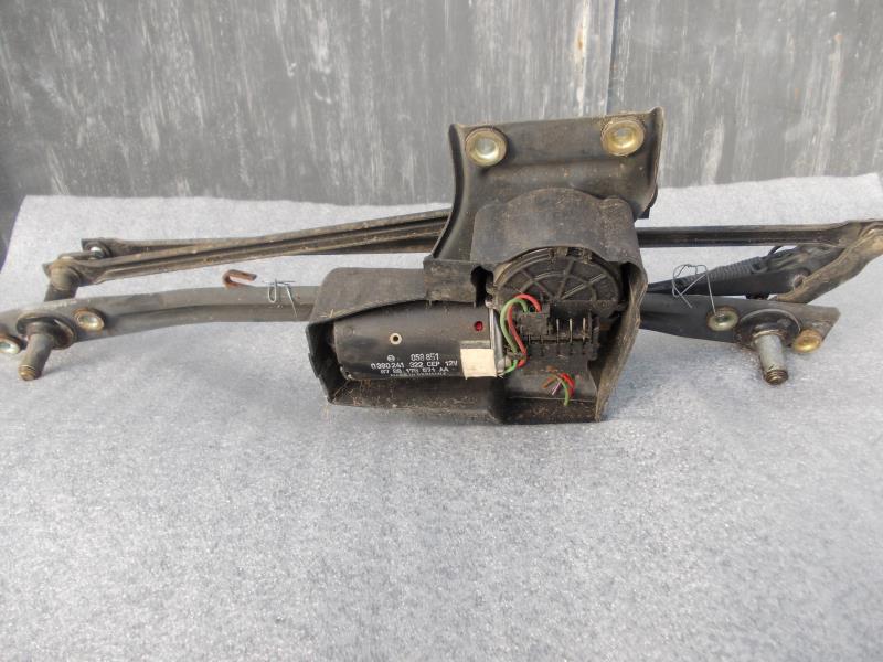 Moteur essuie glace avant