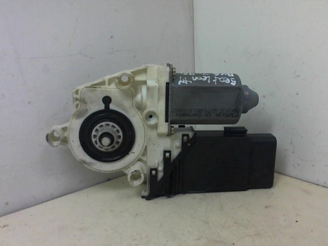Moteur essuie glace avant gauche