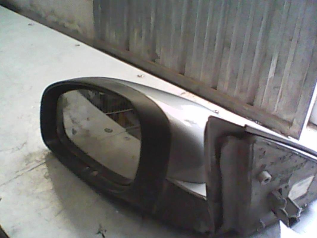 Retrovisor izquierdo