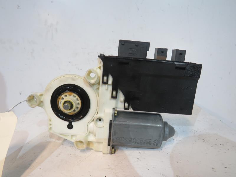 Moteur leve vitre avant droit