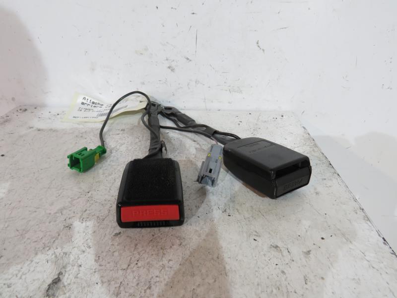 Attache ceinture arriere centrale
