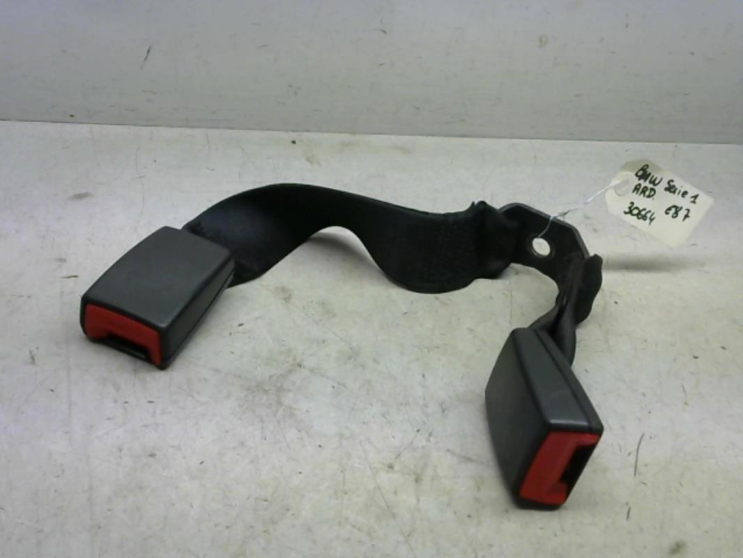 Attache ceinture arriere droit