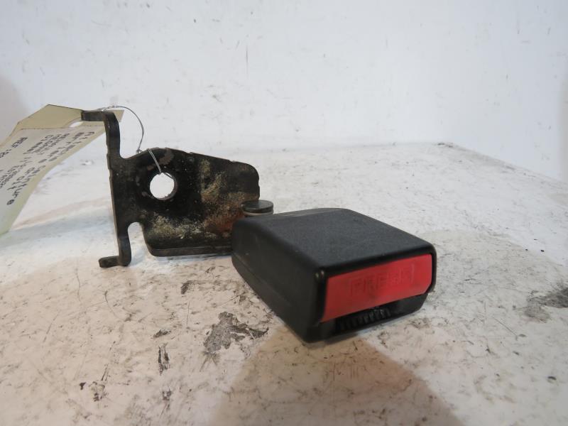 Attache ceinture arriere droit