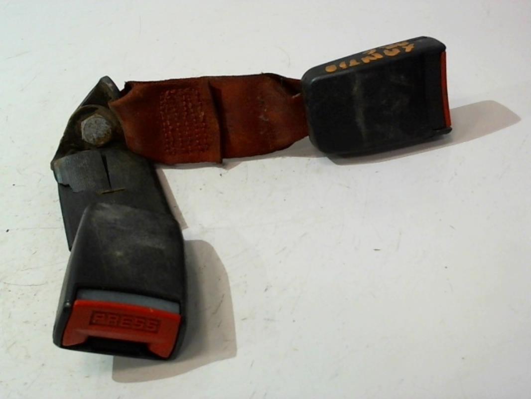 Attache ceinture arriere gauche