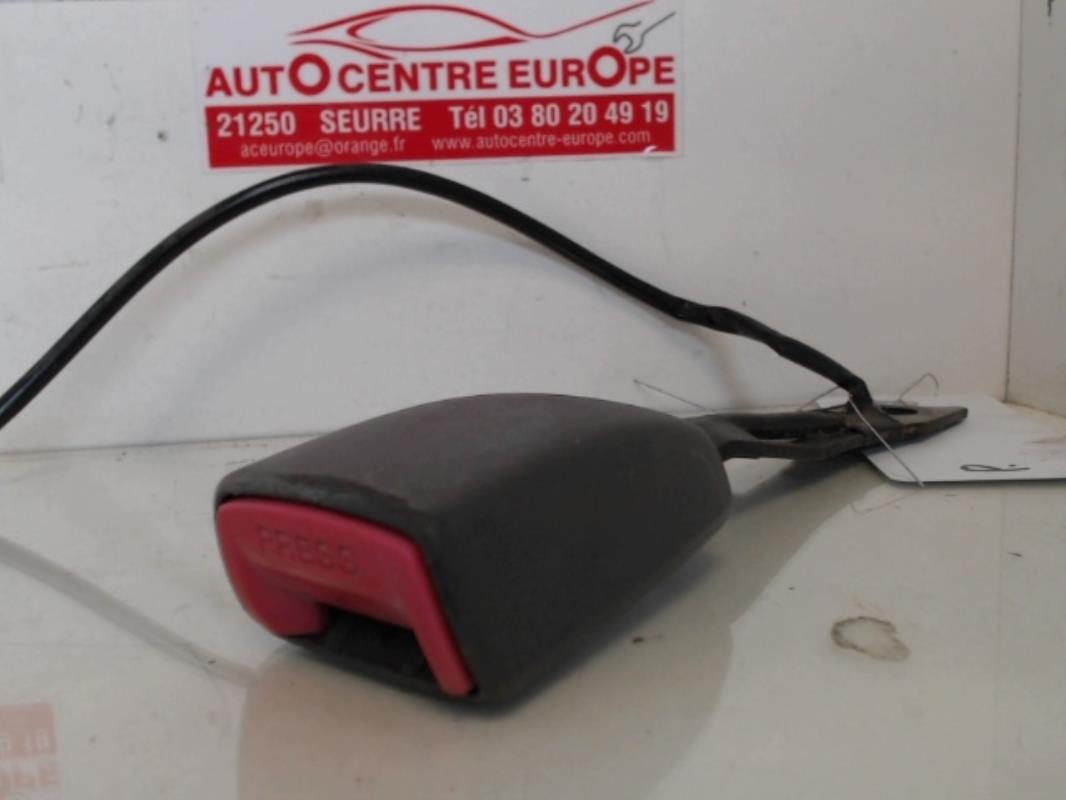 Attache ceinture avant gauche