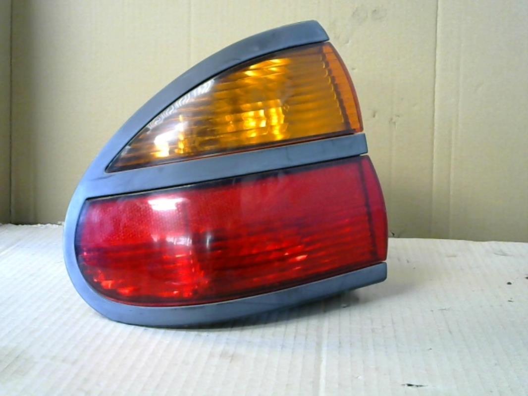 Fanale posteriore principale sinistro (luci)