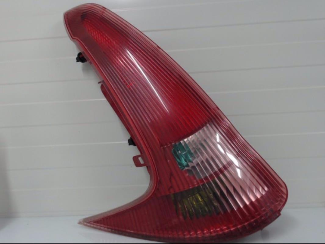 Fanale posteriore principale sinistro (luci)