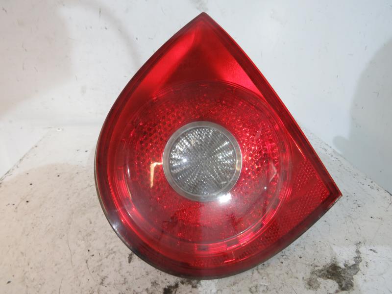 Luz trasera secundaria derecha (luces)