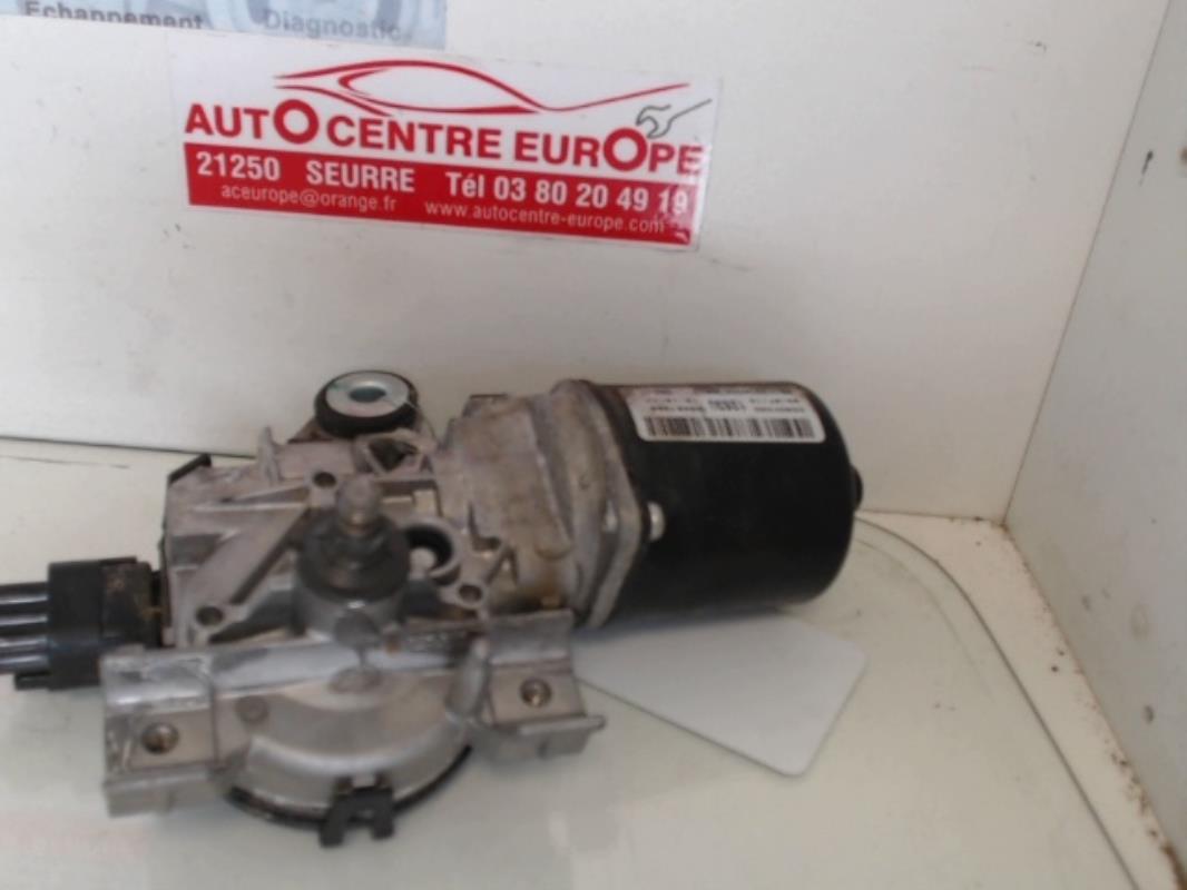 Moteur essuie glace avant