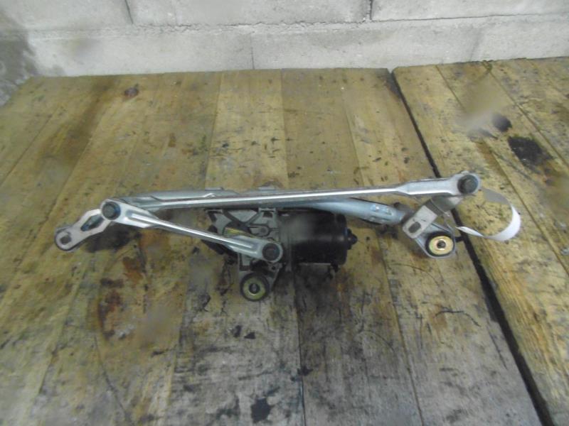 Moteur essuie glace avant