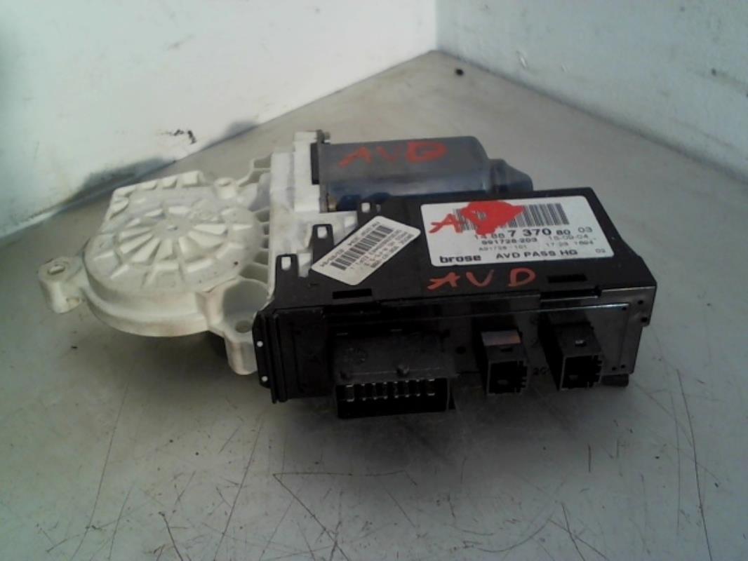 Moteur leve vitre avant droit