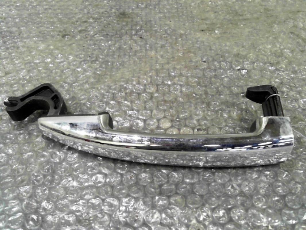 Poignee porte avant droit