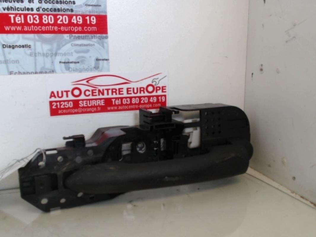 Poignee porte avant droit