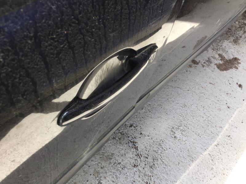 Poignee porte avant gauche