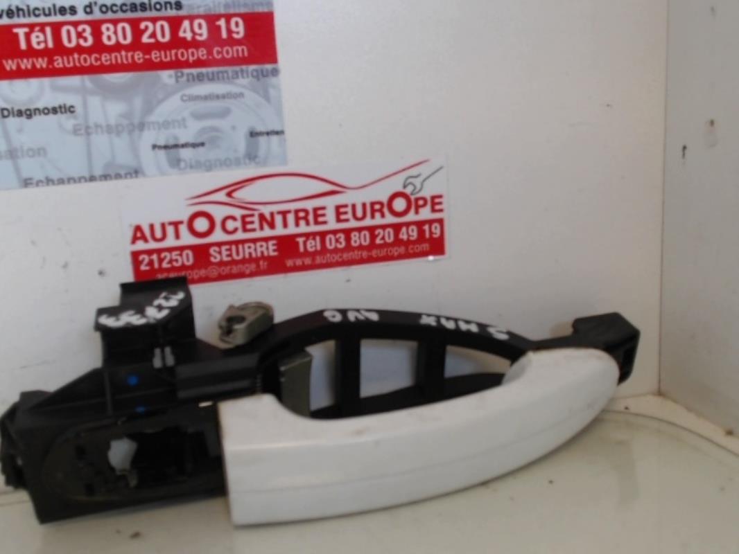 Poignee porte avant gauche