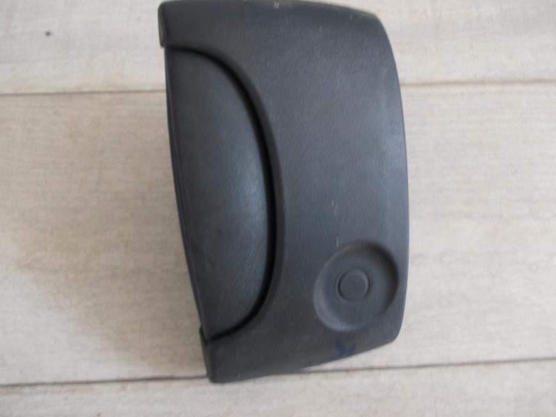 Poignee porte laterale droit