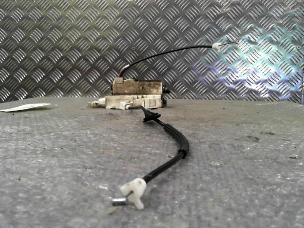 Cerradura delantera derecha