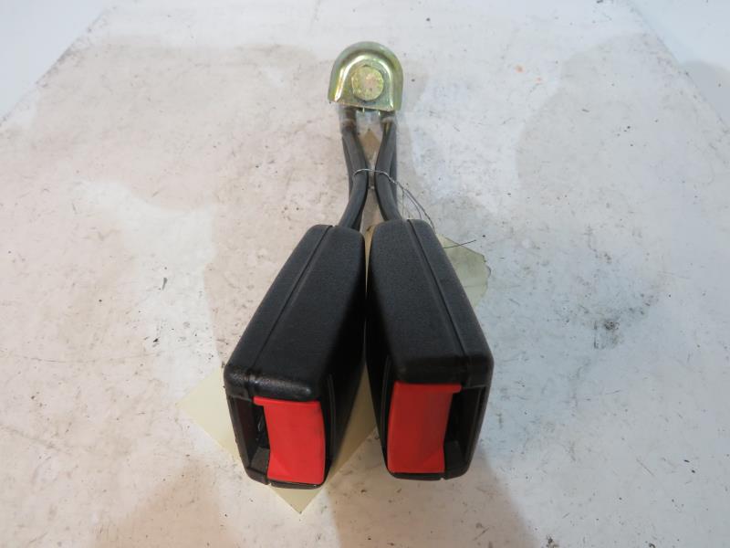 Attache ceinture arriere droit