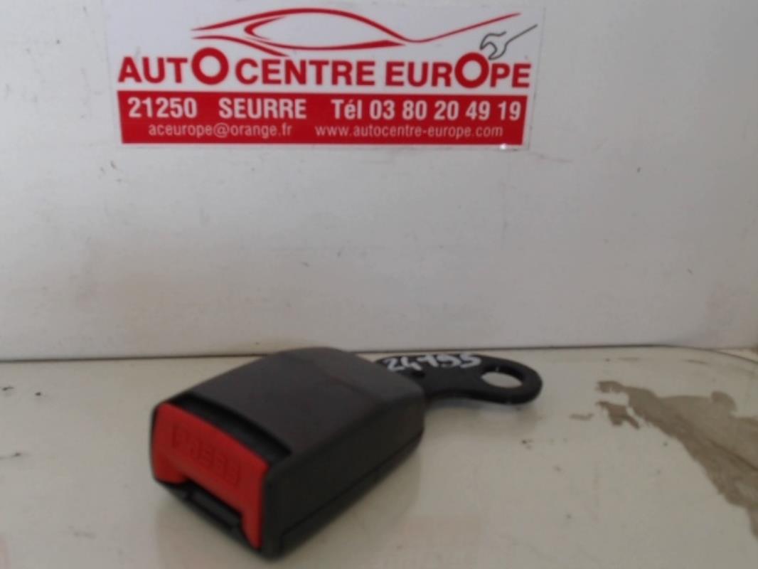 Attache ceinture arriere droit