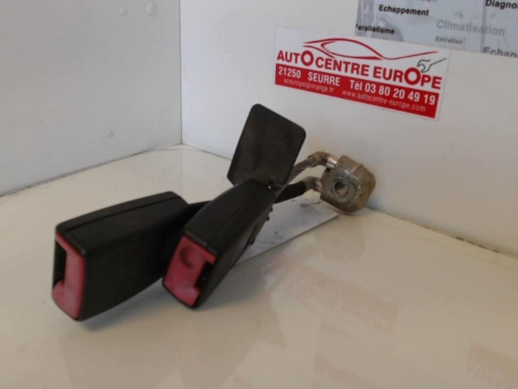 Attache ceinture arriere gauche