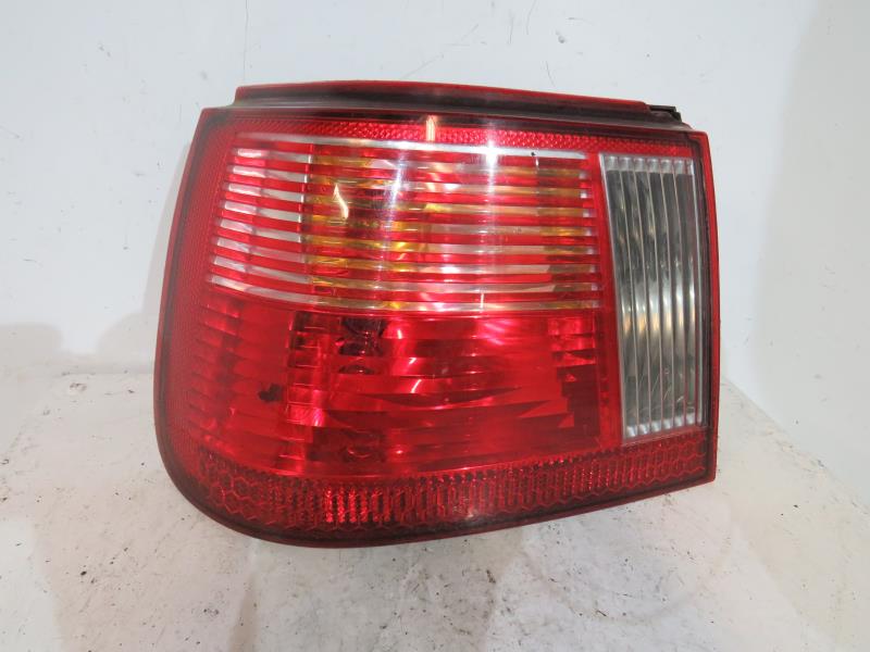 Fanale posteriore principale sinistro (luci)