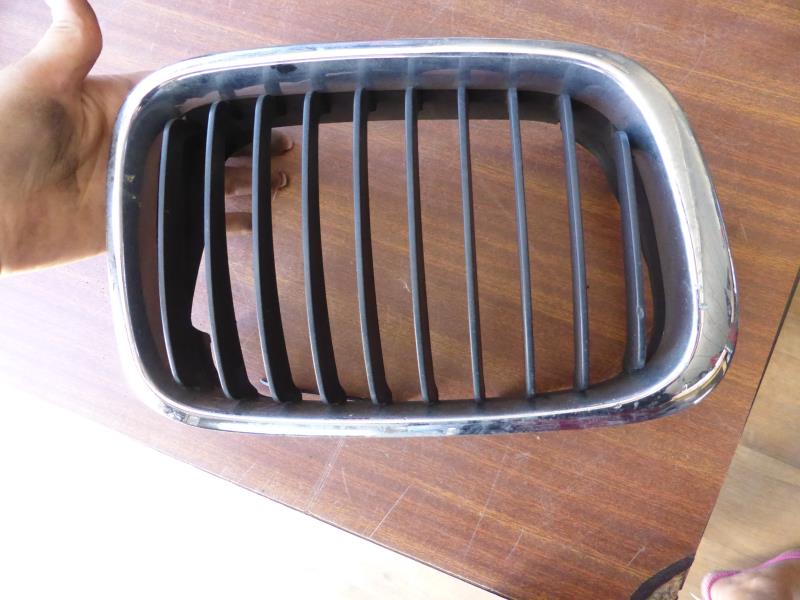 Grille de calandre droite