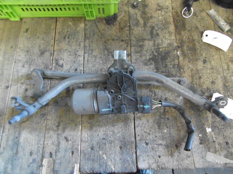 Moteur essuie glace avant