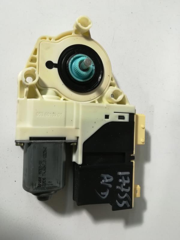 Moteur leve vitre avant droit