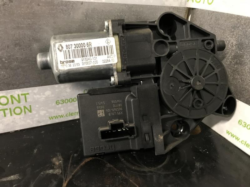 Moteur leve vitre avant droit