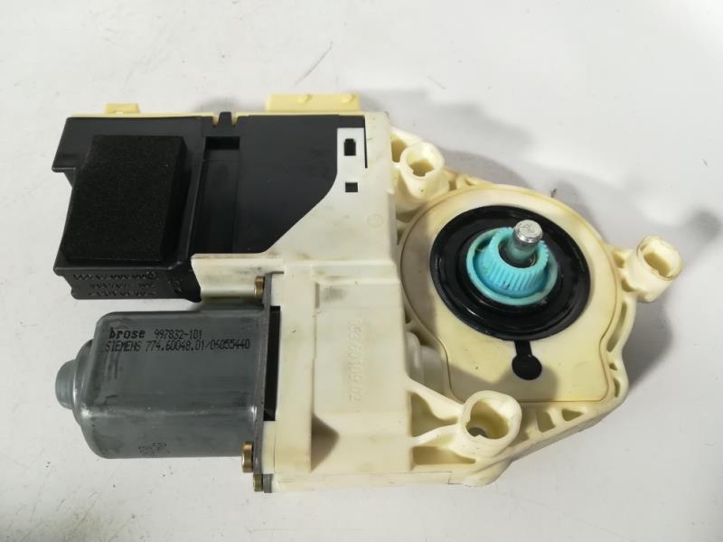 Moteur leve vitre avant gauche