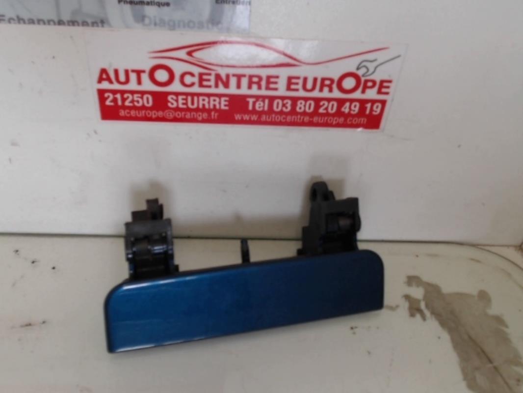 Poignee porte avant droit