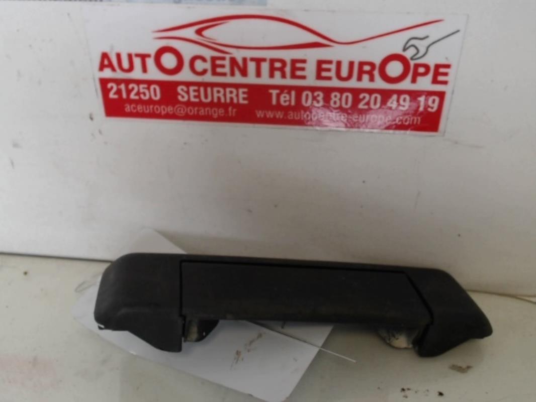 Poignee porte avant droit
