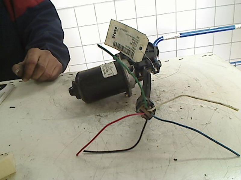 Motore tergicristallo anteriore