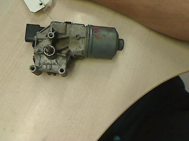 Moteur essuie glace avant