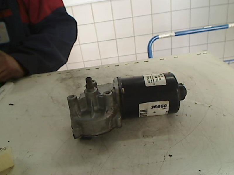 Motor de limpiaparabrisas delantero