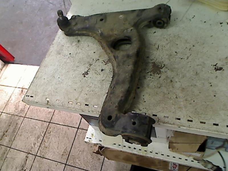 Triangle inferieur avant gauche