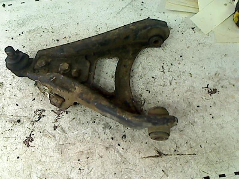 Triangle inferieur avant gauche