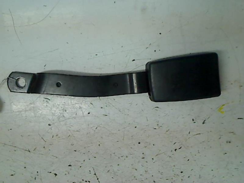 Attache ceinture avant droit
