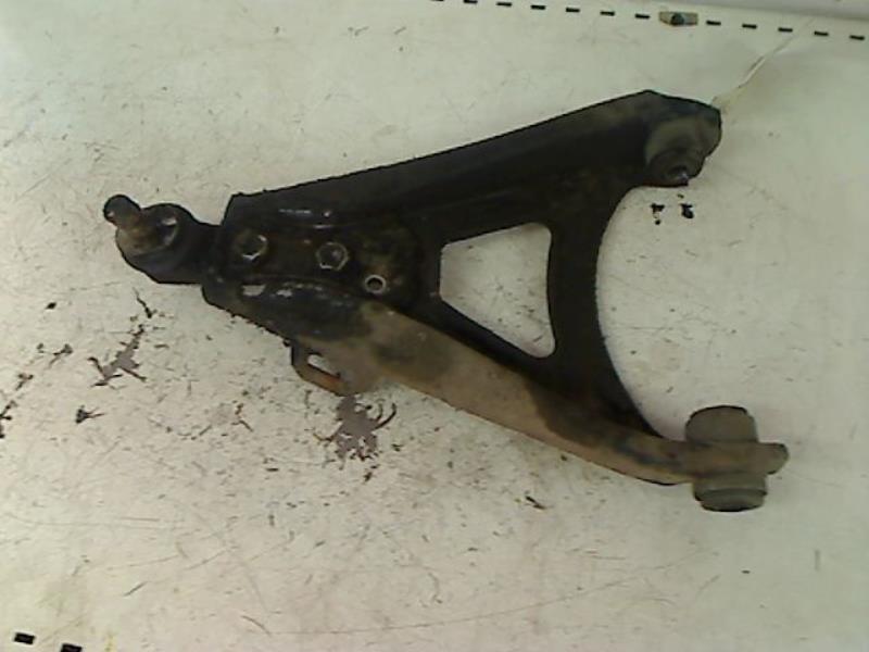 Triangle inferieur avant gauche