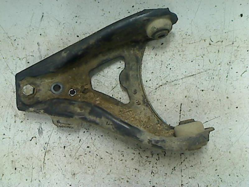 Triangle inferieur avant gauche