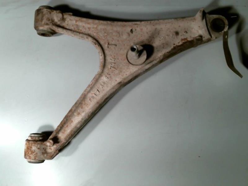 Triangle inferieur avant gauche