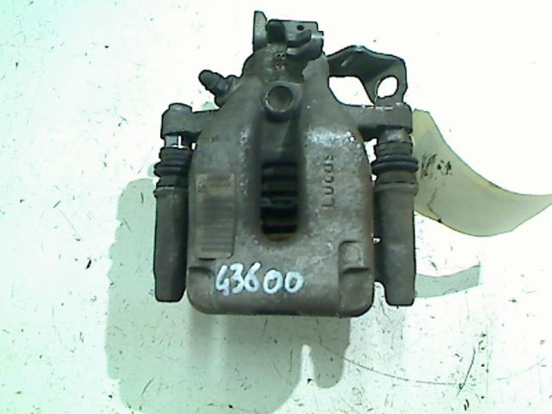 Estribo trasero izquierdo (freno)