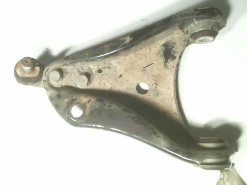 Triangle inferieur avant gauche