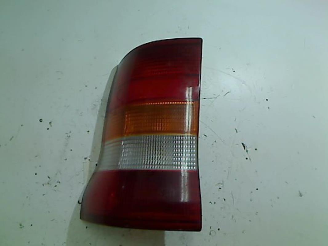 Fanale posteriore principale sinistro (luci)