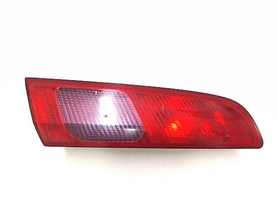 Luz trasera secundaria izquierda (luces)