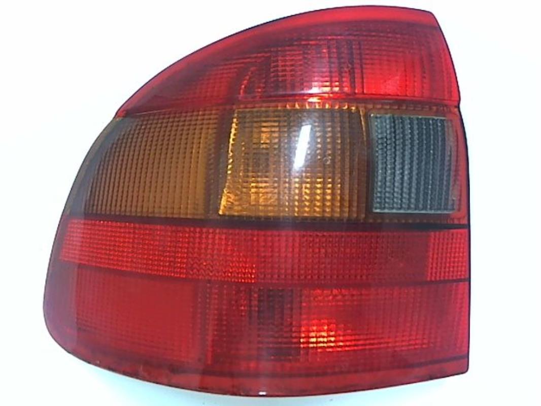 Fanale posteriore principale sinistro (luci)