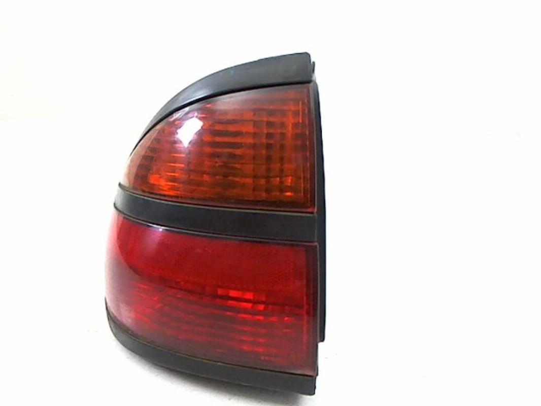 Fanale posteriore principale sinistro (luci)