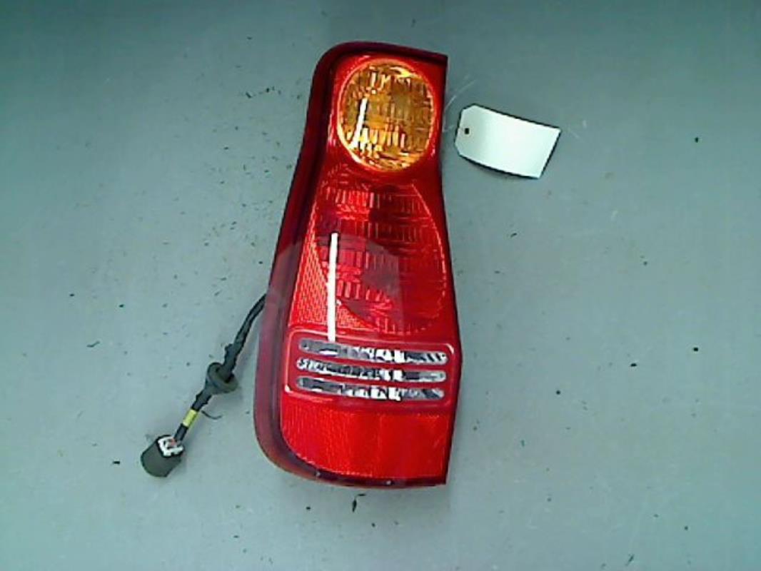 Luz trasera principal izquierda (luces)