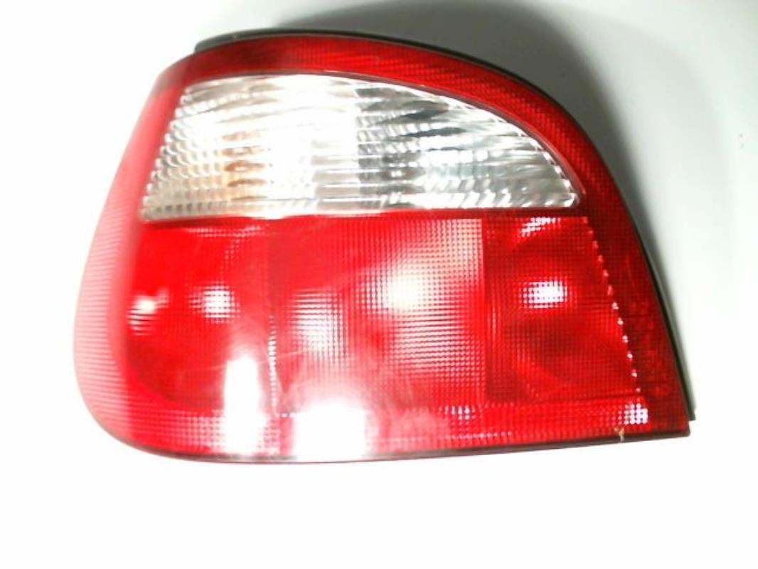 Fanale posteriore principale sinistro (luci)